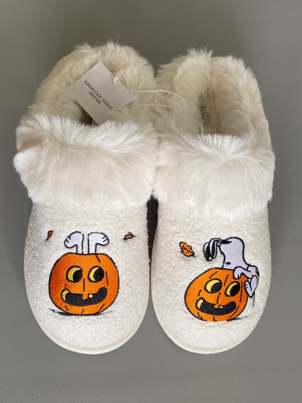 NWT American Eagle Snoopy Pumpkin Slippers Sz 10 Peanuts Halloween Faux Fur
